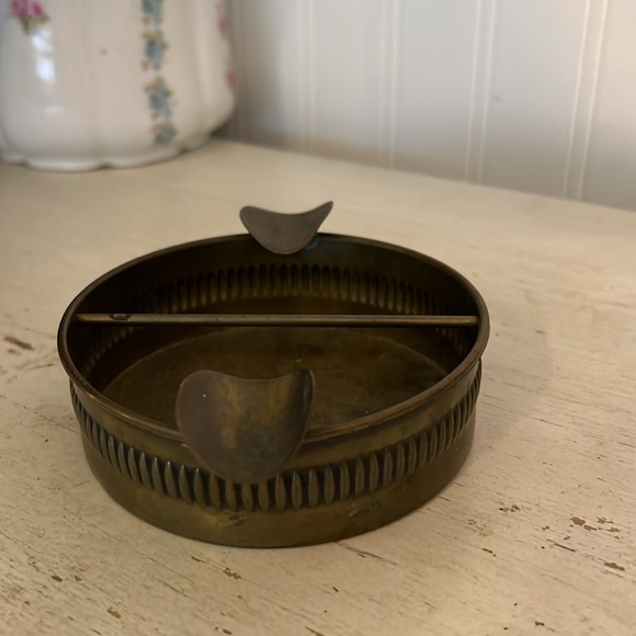 Vintage Bradley & Hubbard brass ashtray 4” - Picture 2 of 4